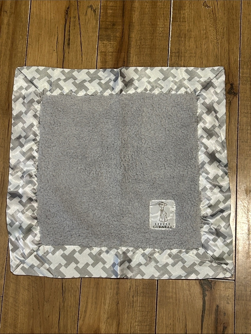 Little giraffe lovey chenille blanket NWOT Gray 16”X16”